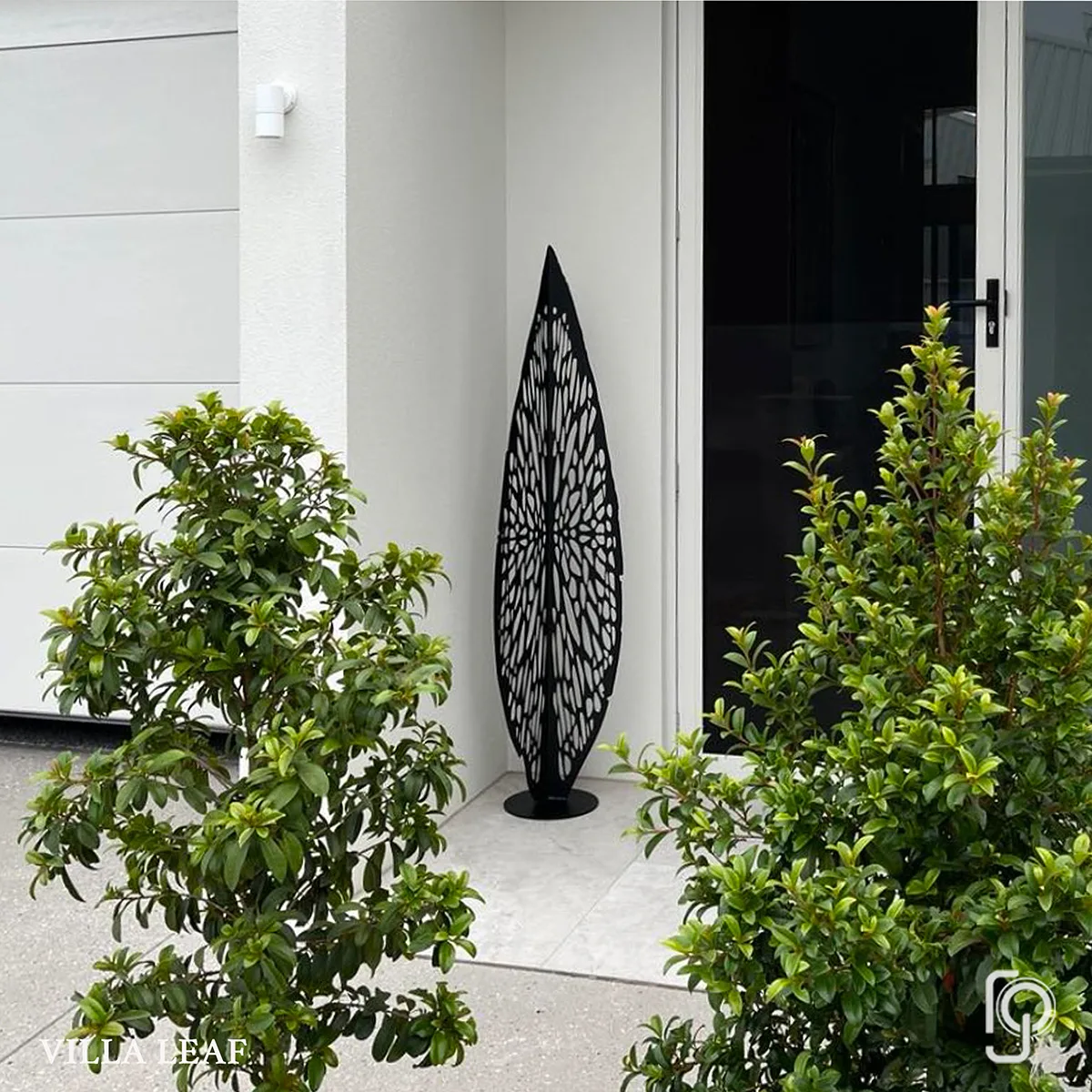 VILLA LEAF — Leaf garden sculpture, view 2
